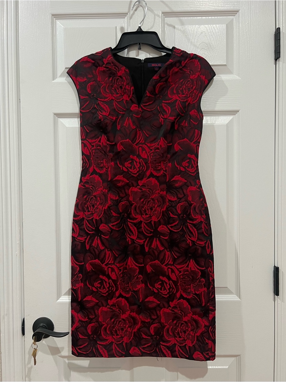 BŌLDI Floral Brocade Sheath Dress Red Black Rose Textured V-Neck Size 4 Event